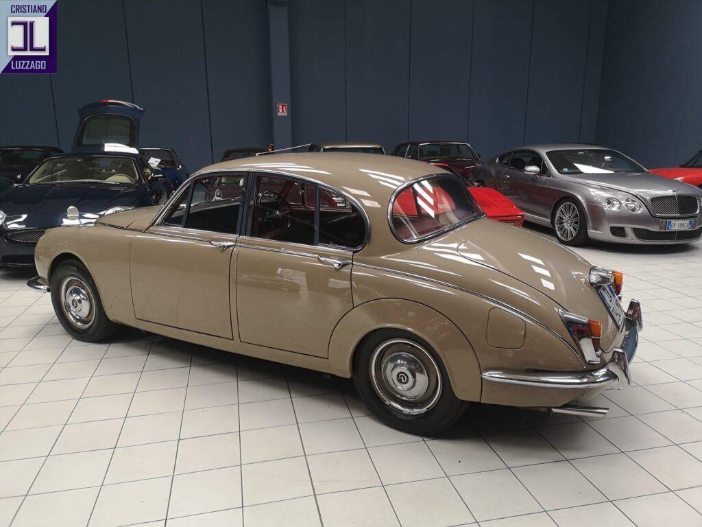 1969 Daimler V8 SALOON