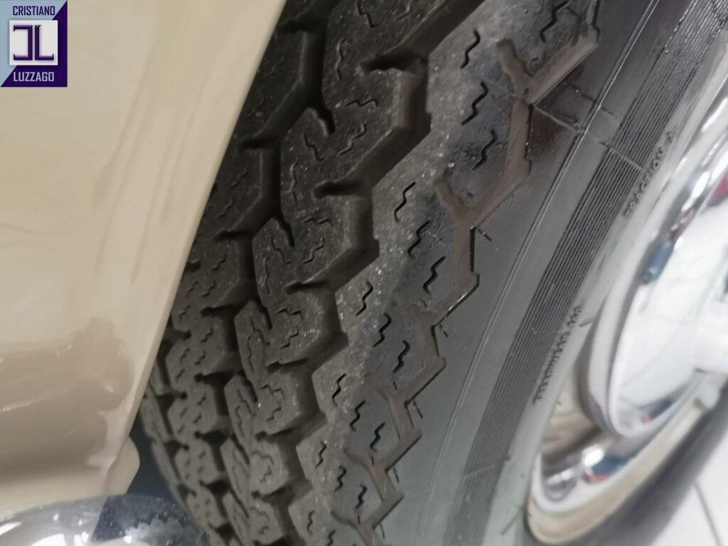 1969 Daimler V8 SALOON