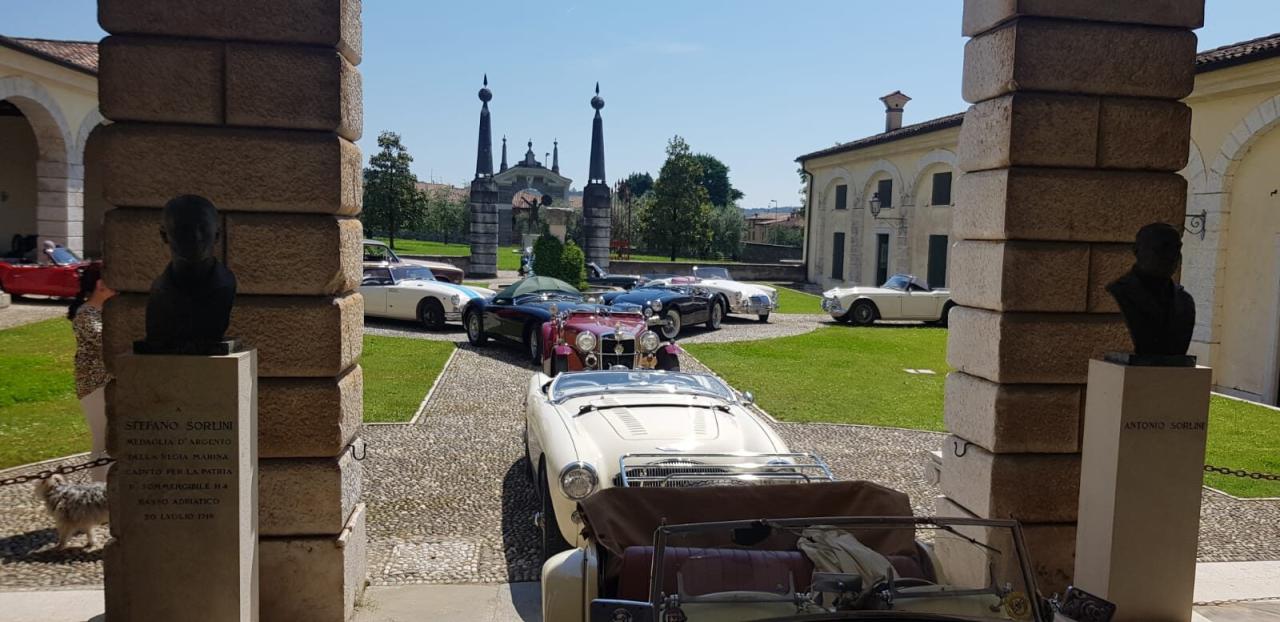 1965 Jaguar E TYPE ROADSTER S1