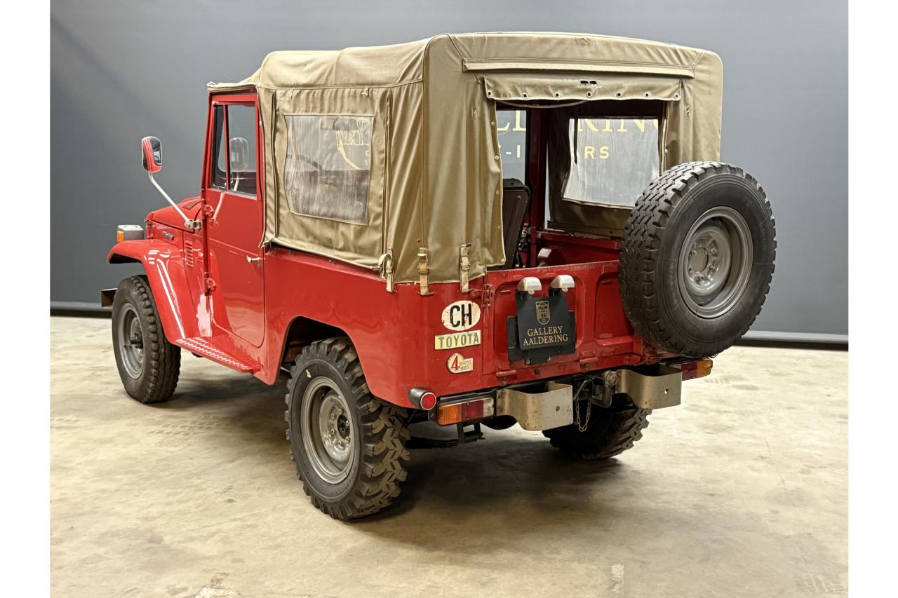 1975 Toyota Land Cruiser FJ40 (Petrol) Vinyl Top &ldquo;Freeborn Red&rdquo;