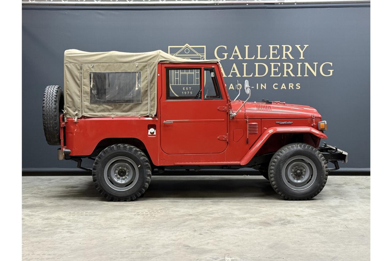 1975 Toyota Land Cruiser FJ40 (Petrol) Vinyl Top &ldquo;Freeborn Red&rdquo;