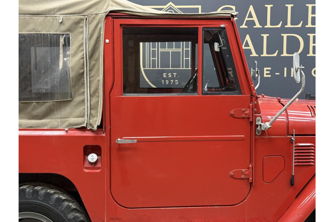 1975 Toyota Land Cruiser FJ40 (Petrol) Vinyl Top &ldquo;Freeborn Red&rdquo;