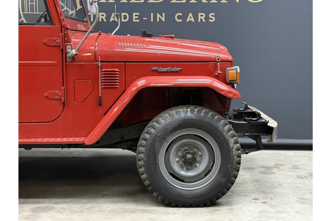 1975 Toyota Land Cruiser FJ40 (Petrol) Vinyl Top &ldquo;Freeborn Red&rdquo;