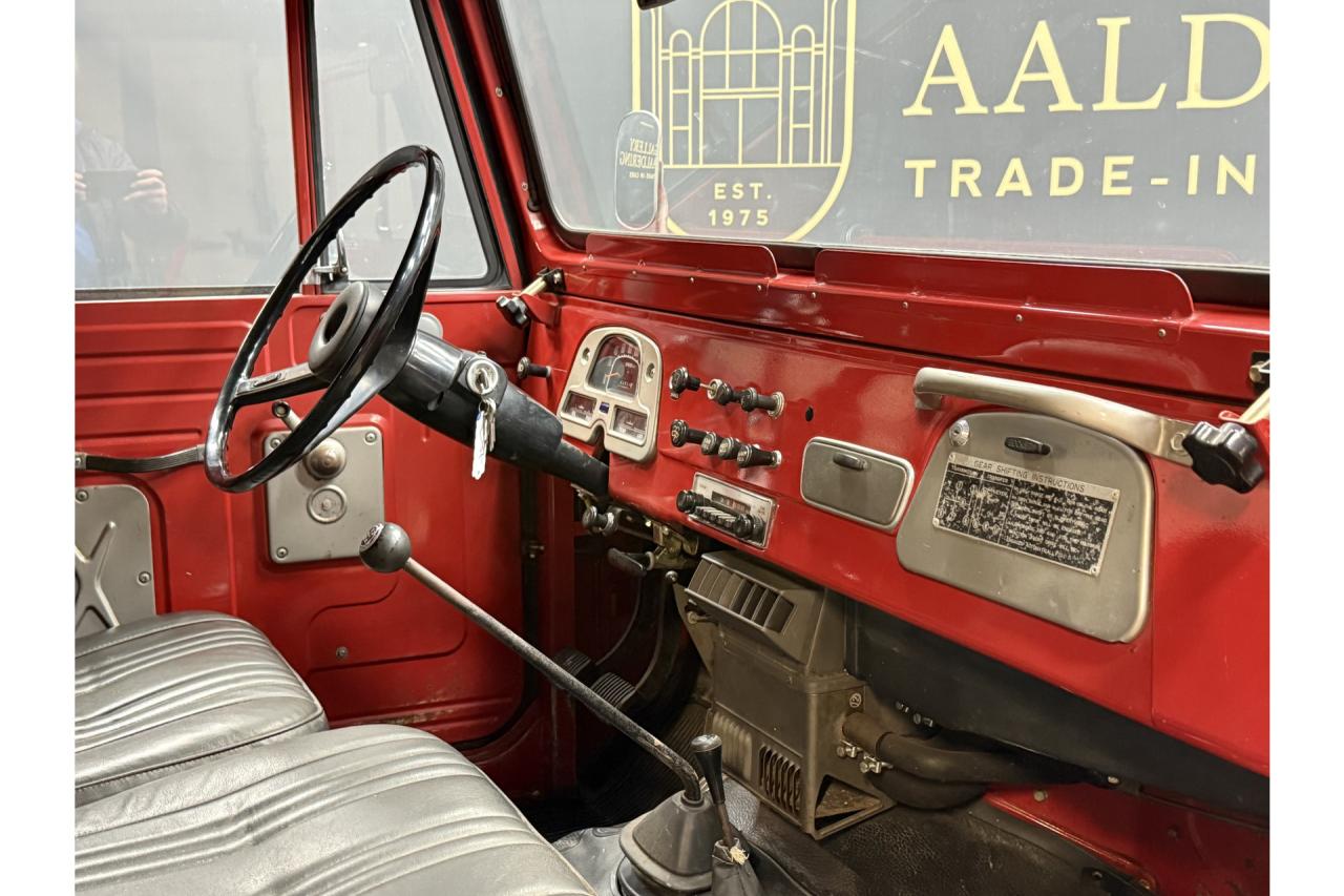 1975 Toyota Land Cruiser FJ40 (Petrol) Vinyl Top &ldquo;Freeborn Red&rdquo;