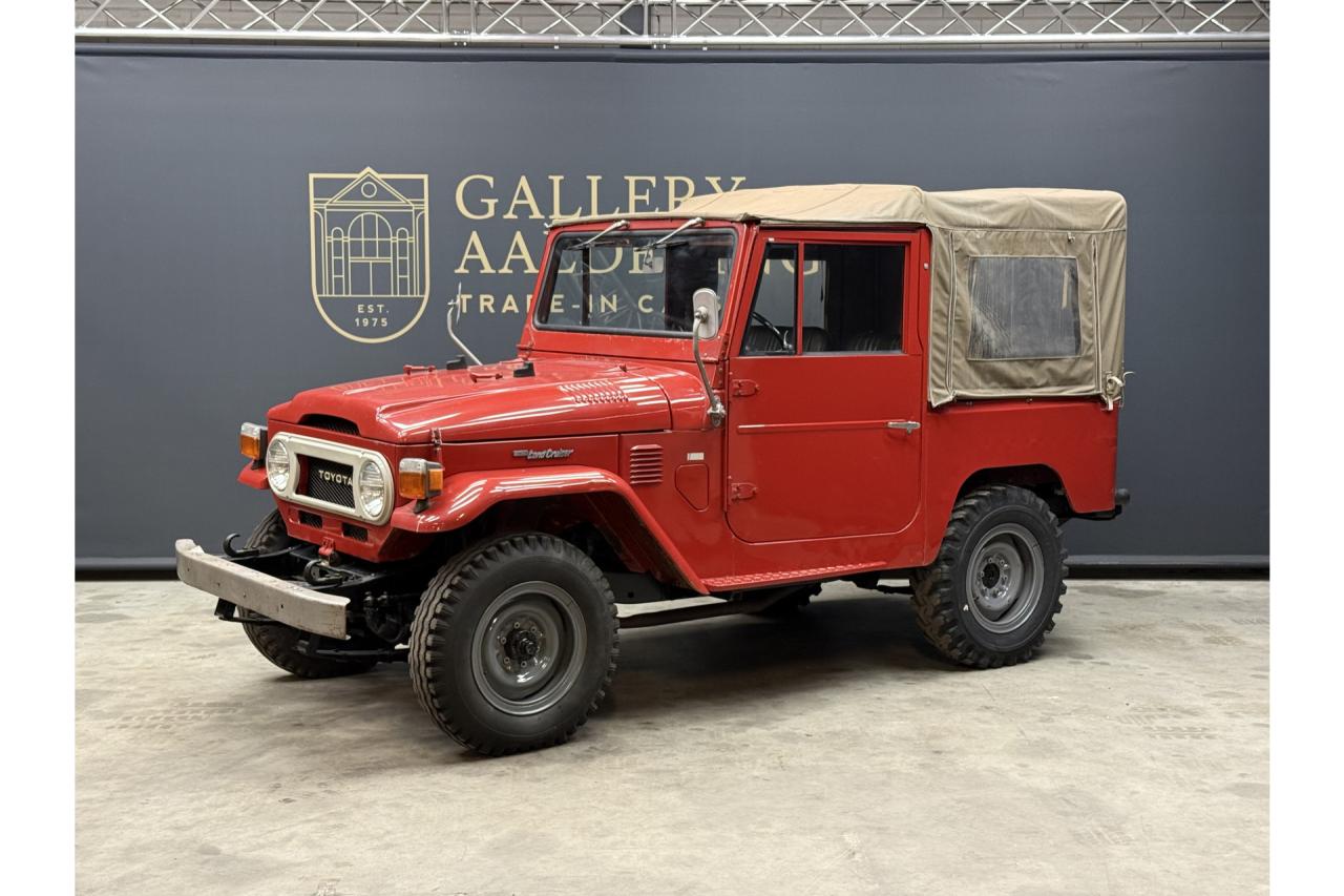 1975 Toyota Land Cruiser FJ40 (Petrol) Vinyl Top &ldquo;Freeborn Red&rdquo;