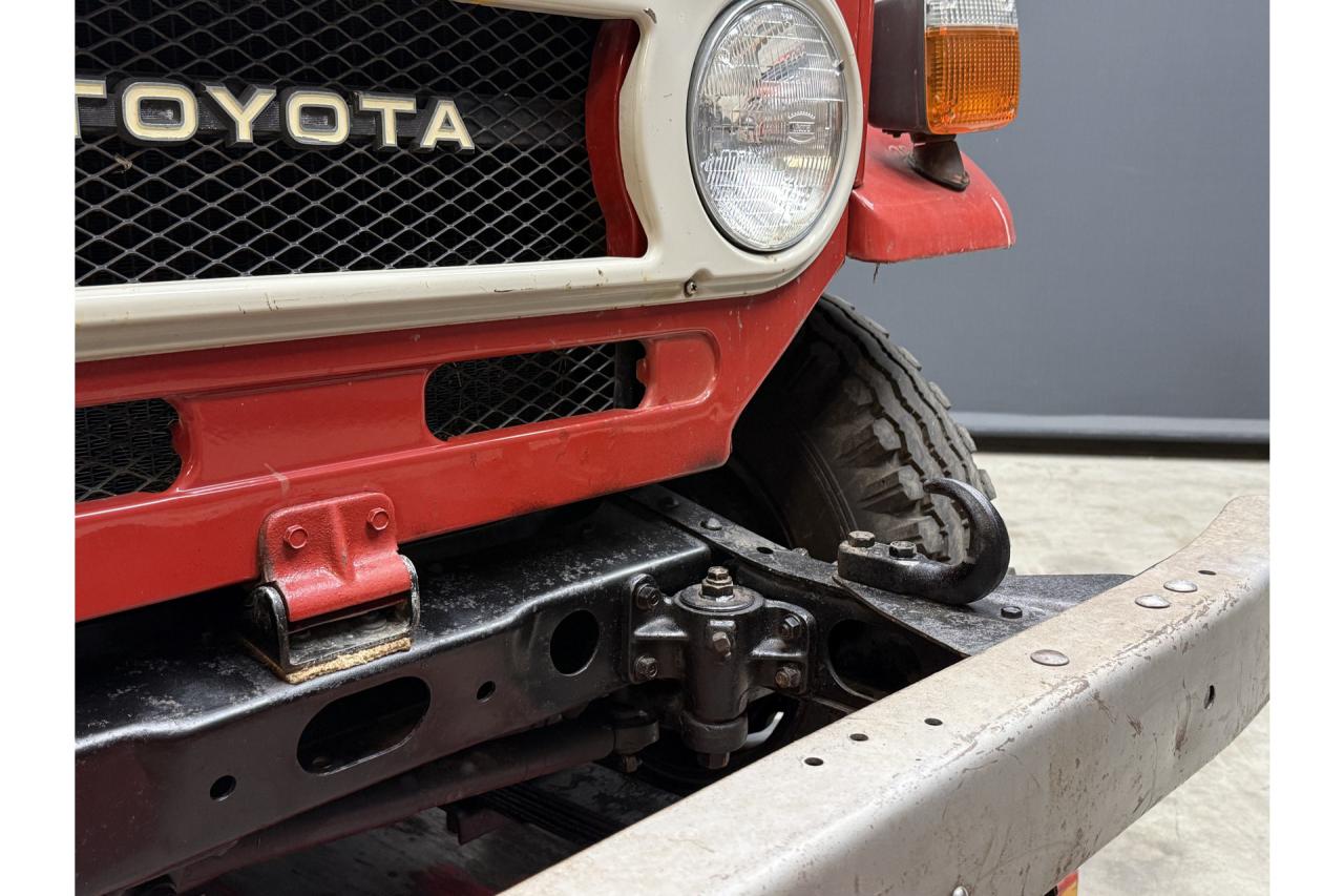 1975 Toyota Land Cruiser FJ40 (Petrol) Vinyl Top &ldquo;Freeborn Red&rdquo;