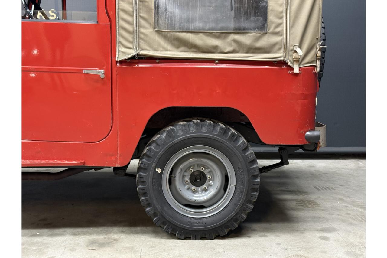 1975 Toyota Land Cruiser FJ40 (Petrol) Vinyl Top &ldquo;Freeborn Red&rdquo;