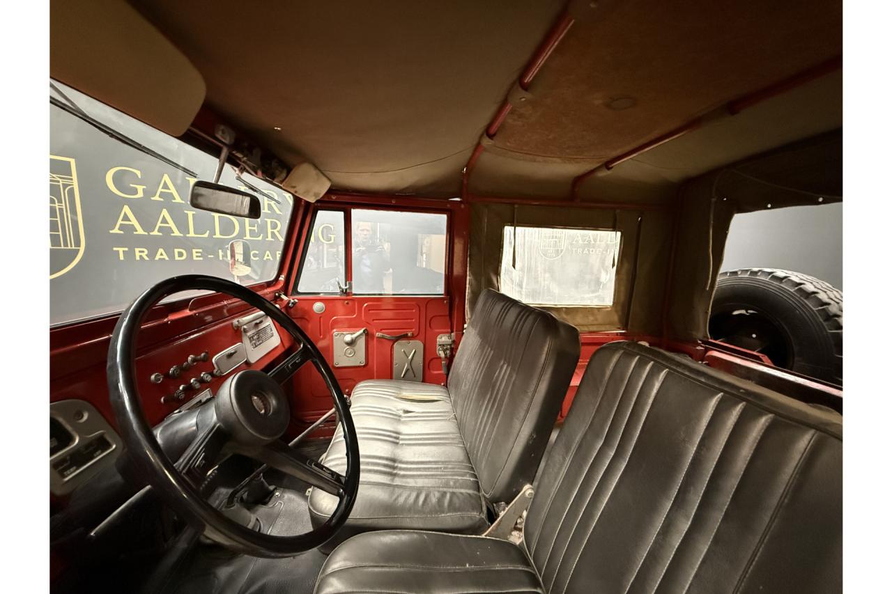 1975 Toyota Land Cruiser FJ40 (Petrol) Vinyl Top &ldquo;Freeborn Red&rdquo;