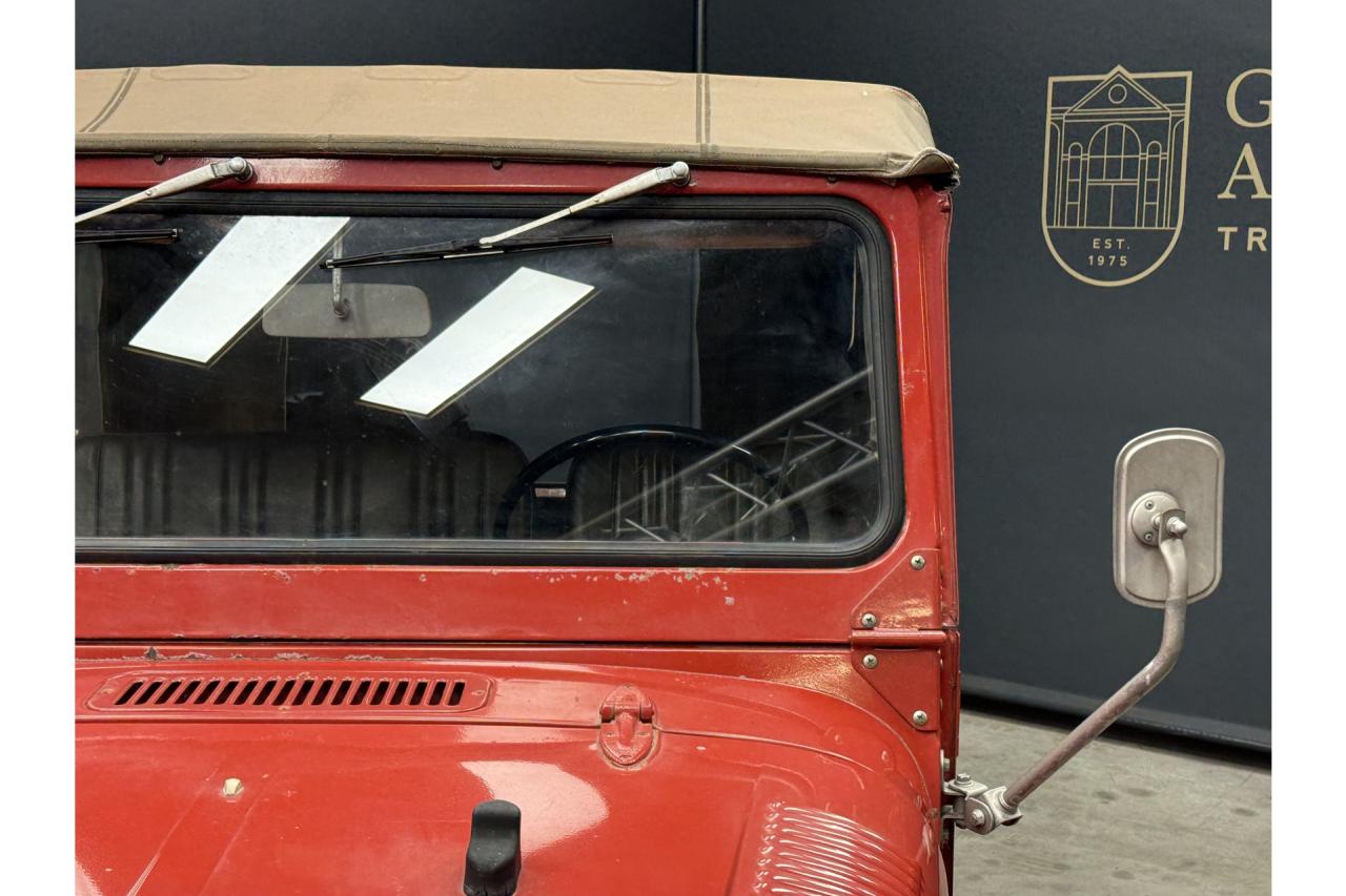 1975 Toyota Land Cruiser FJ40 (Petrol) Vinyl Top &ldquo;Freeborn Red&rdquo;