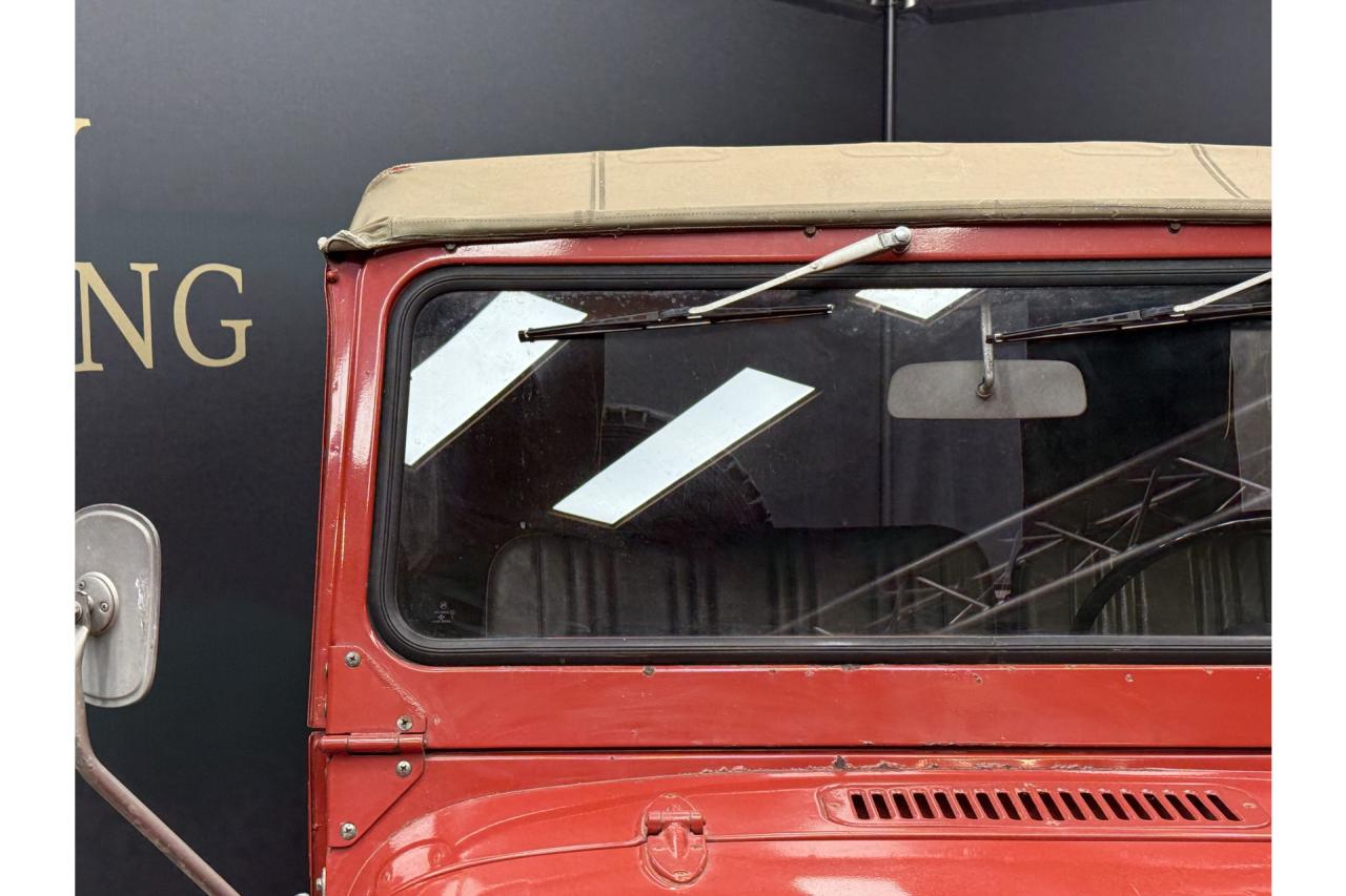 1975 Toyota Land Cruiser FJ40 (Petrol) Vinyl Top &ldquo;Freeborn Red&rdquo;