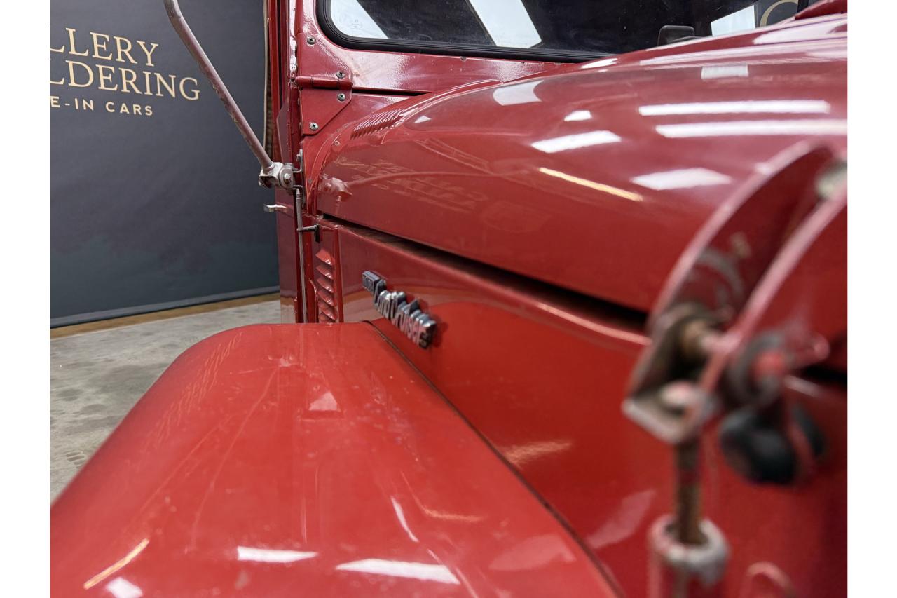 1975 Toyota Land Cruiser FJ40 (Petrol) Vinyl Top &ldquo;Freeborn Red&rdquo;
