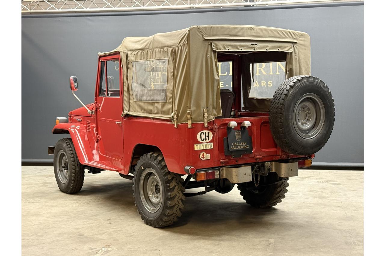 1975 Toyota Land Cruiser FJ40 (Petrol) Vinyl Top &ldquo;Freeborn Red&rdquo;