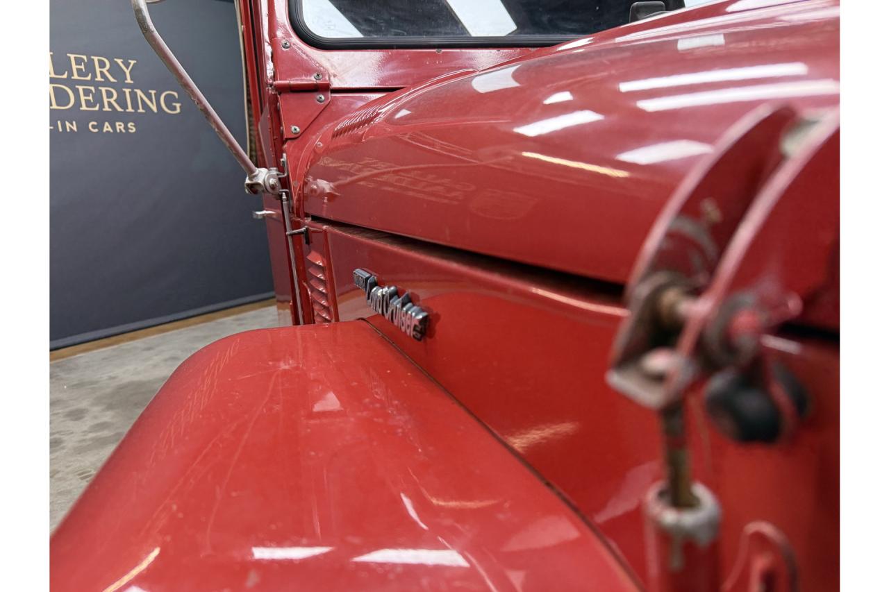 1975 Toyota Land Cruiser FJ40 (Petrol) Vinyl Top &ldquo;Freeborn Red&rdquo;
