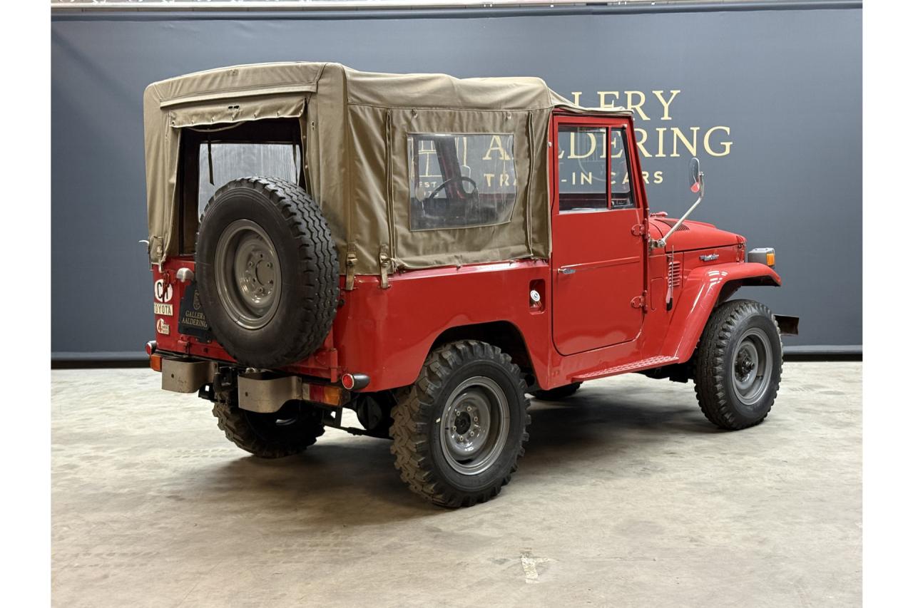 1975 Toyota Land Cruiser FJ40 (Petrol) Vinyl Top &ldquo;Freeborn Red&rdquo;