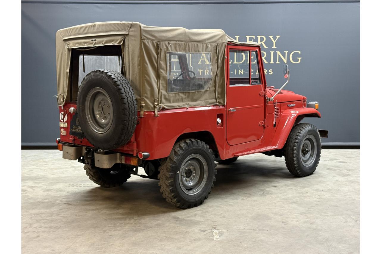 1975 Toyota Land Cruiser FJ40 (Petrol) Vinyl Top &ldquo;Freeborn Red&rdquo;