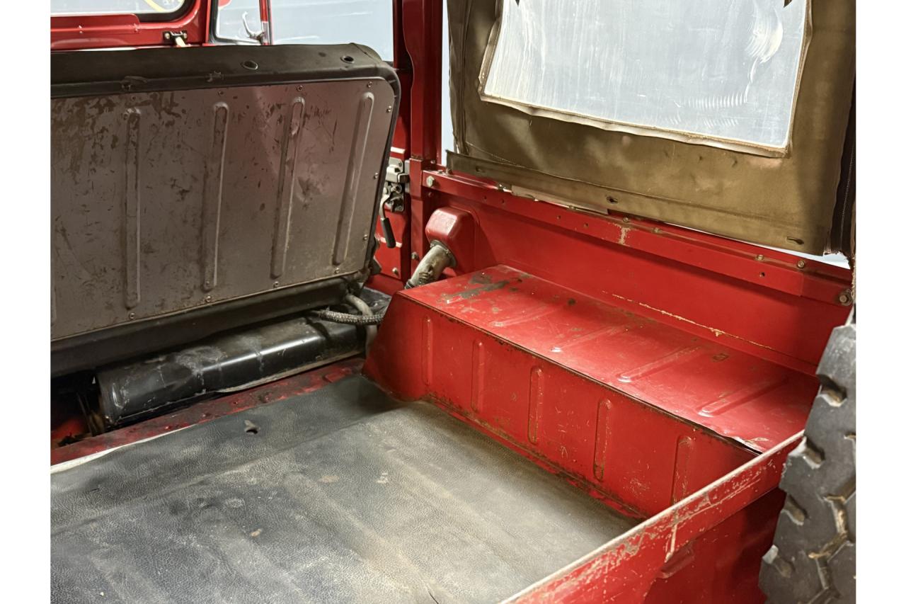 1975 Toyota Land Cruiser FJ40 (Petrol) Vinyl Top &ldquo;Freeborn Red&rdquo;