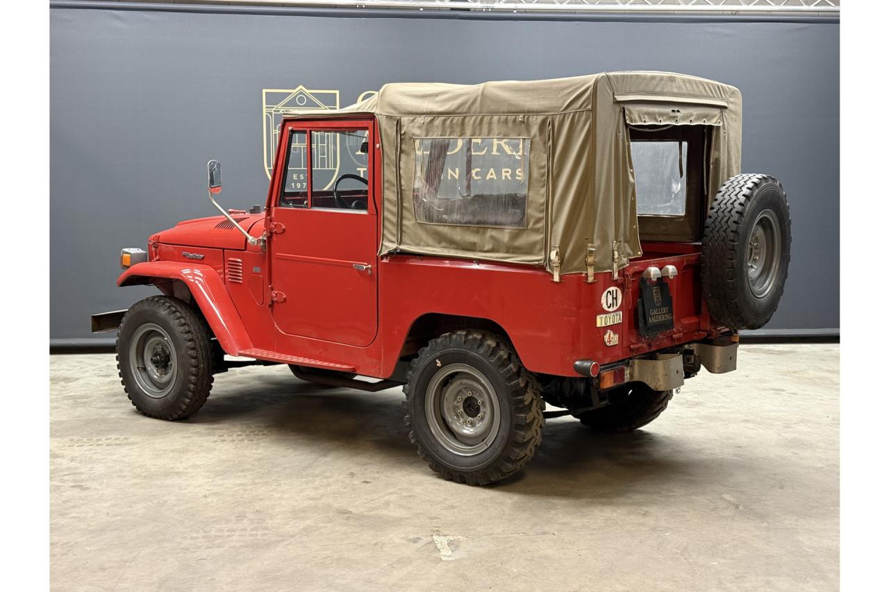 1975 Toyota Land Cruiser FJ40 (Petrol) Vinyl Top &ldquo;Freeborn Red&rdquo;