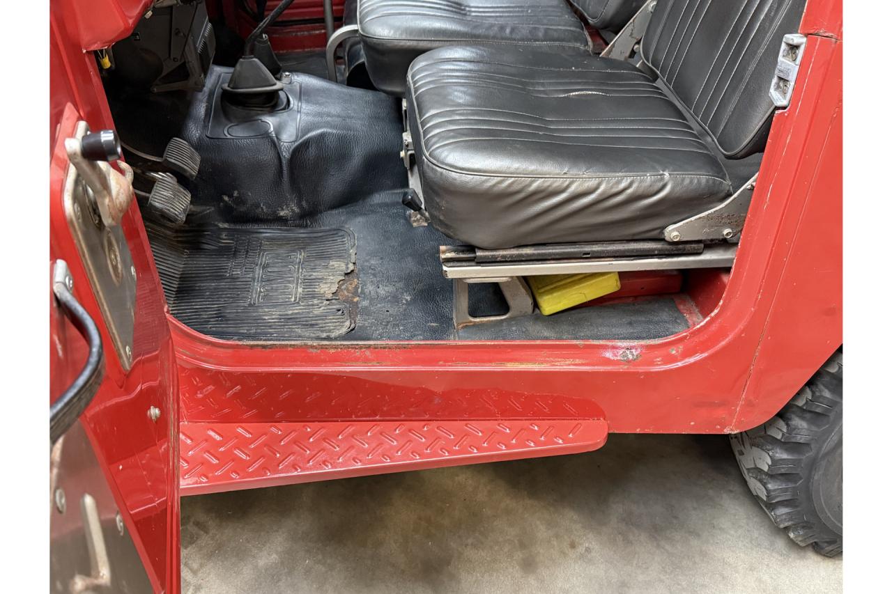 1975 Toyota Land Cruiser FJ40 (Petrol) Vinyl Top &ldquo;Freeborn Red&rdquo;