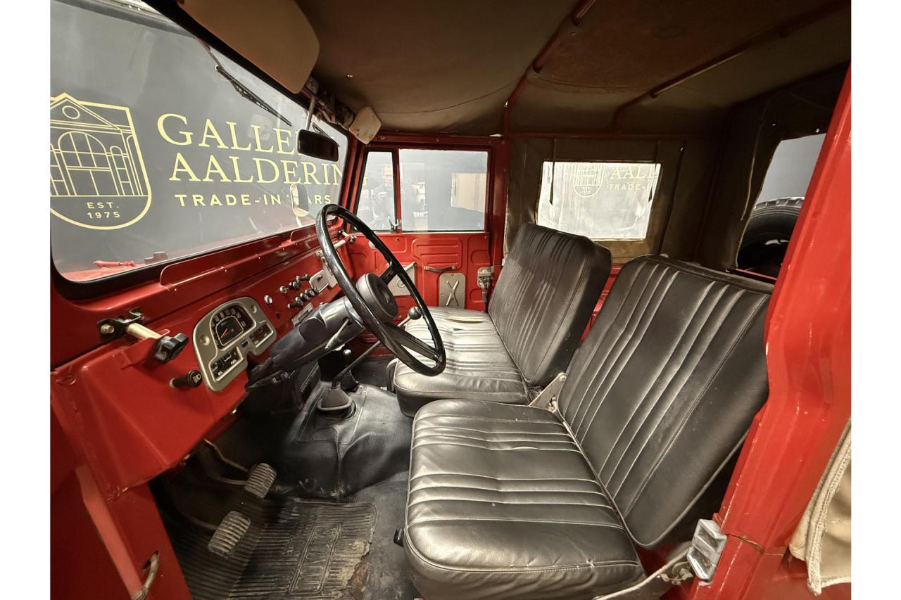 1975 Toyota Land Cruiser FJ40 (Petrol) Vinyl Top &ldquo;Freeborn Red&rdquo;