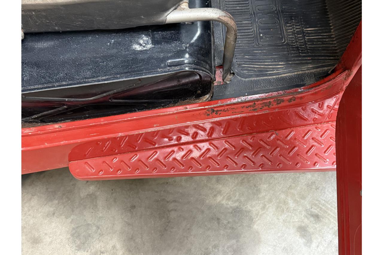 1975 Toyota Land Cruiser FJ40 (Petrol) Vinyl Top &ldquo;Freeborn Red&rdquo;