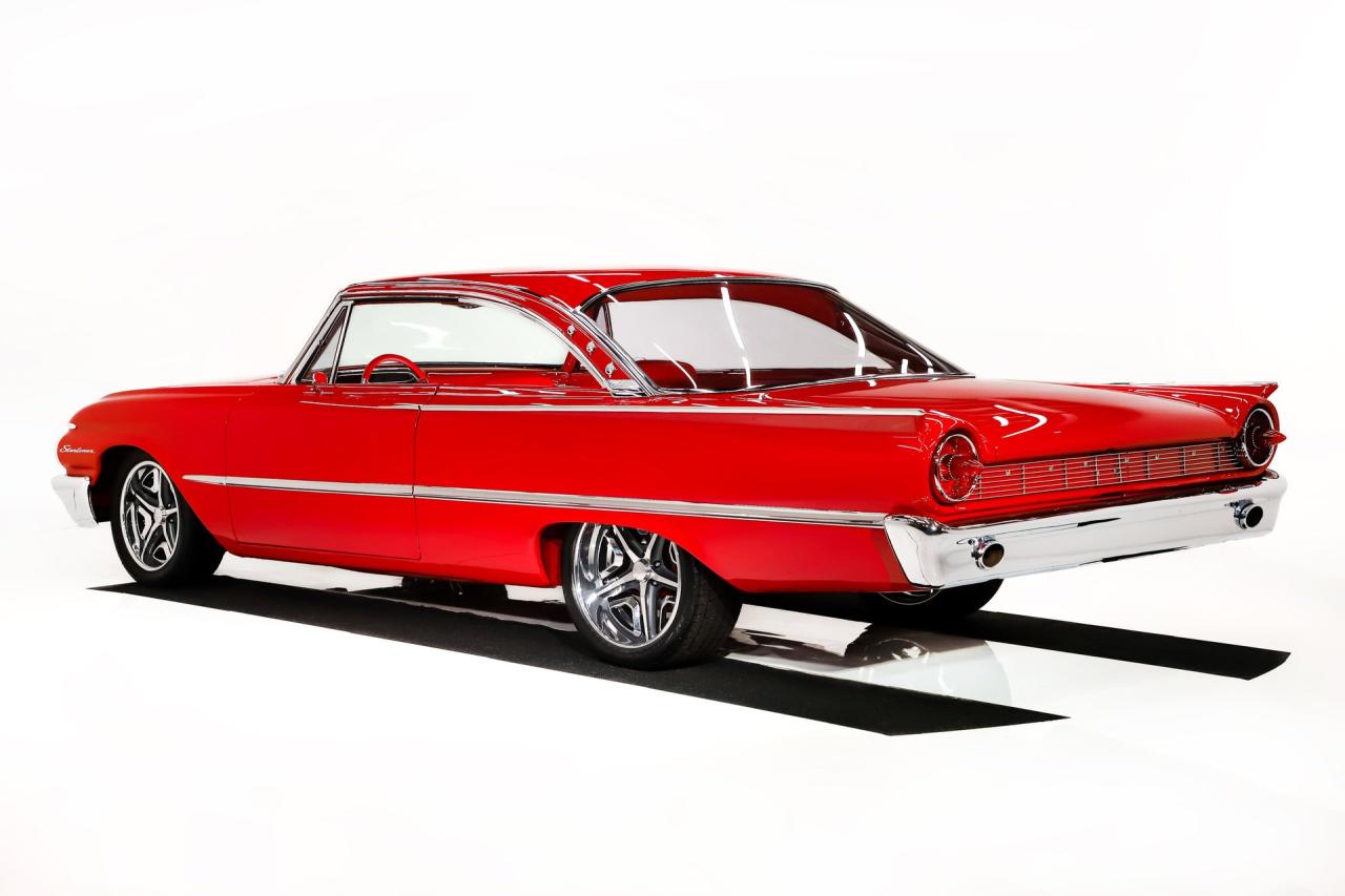 1961 Ford Galaxie Starliner