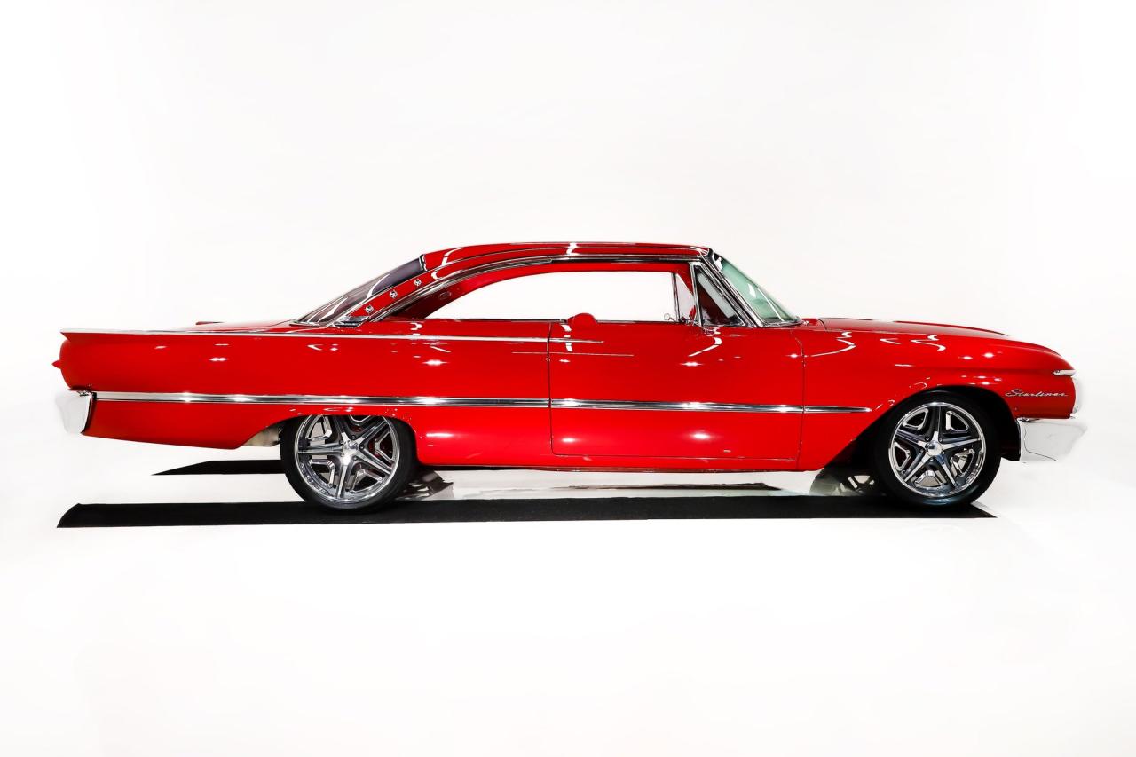 1961 Ford Galaxie Starliner