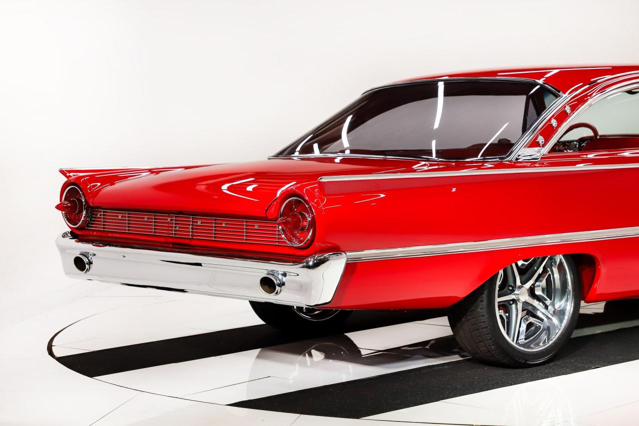 1961 Ford Galaxie Starliner