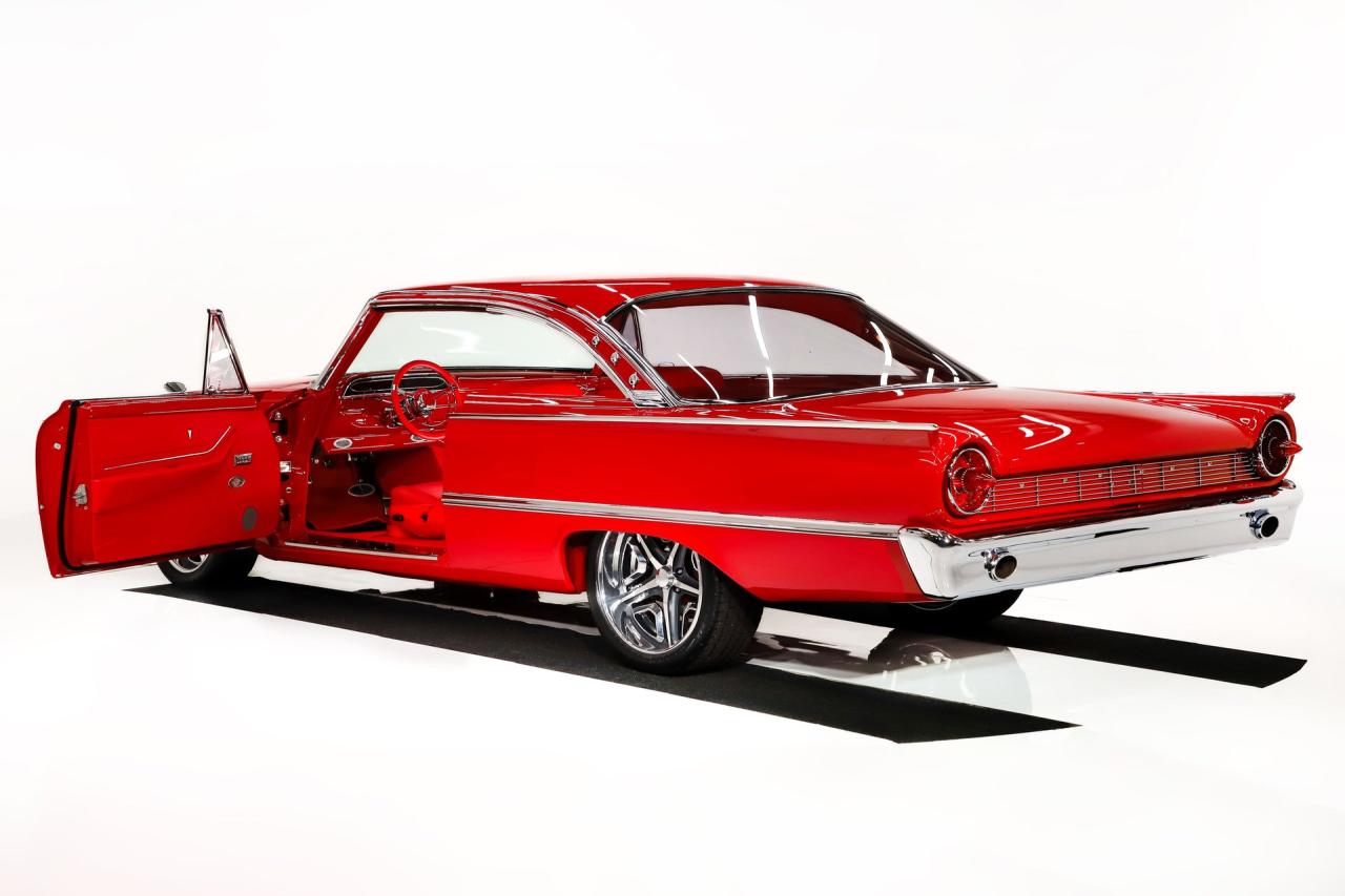 1961 Ford Galaxie Starliner
