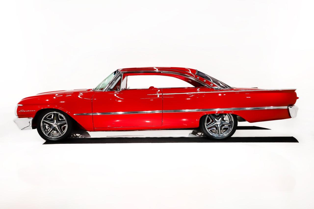 1961 Ford Galaxie Starliner