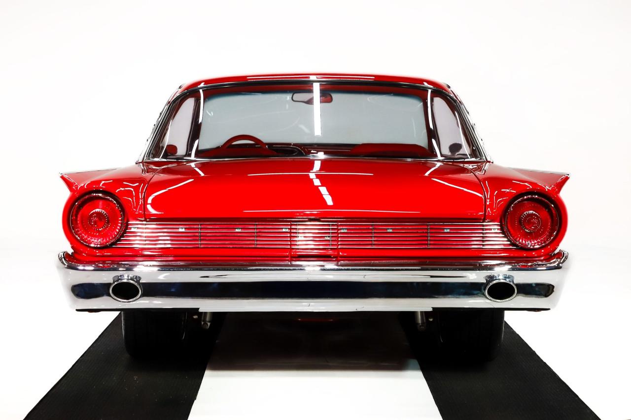 1961 Ford Galaxie Starliner