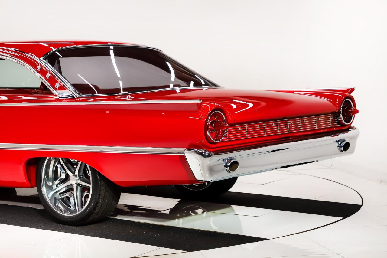 1961 Ford Galaxie Starliner