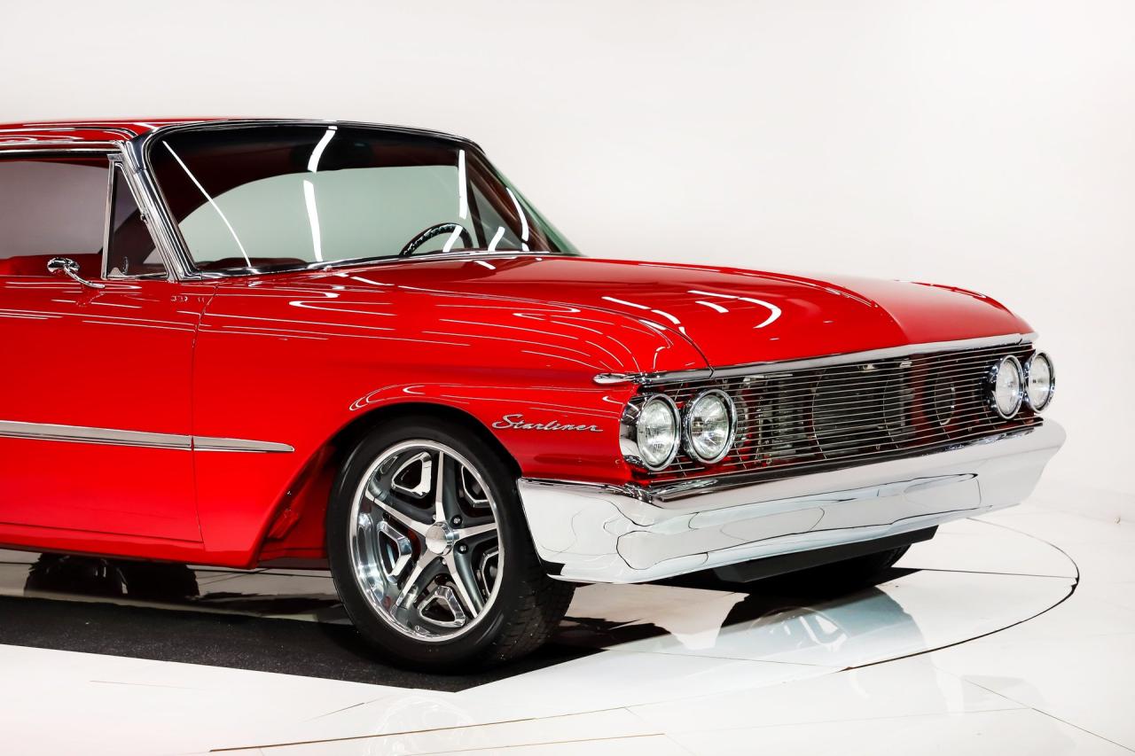 1961 Ford Galaxie Starliner