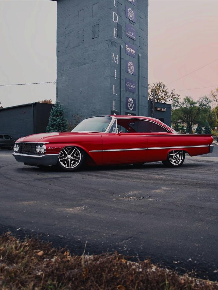 1961 Ford Galaxie Starliner