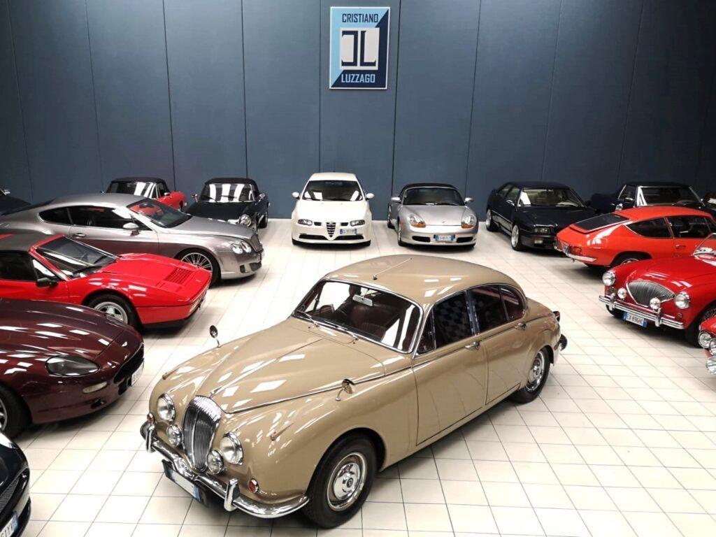 1969 Daimler V8 SALOON