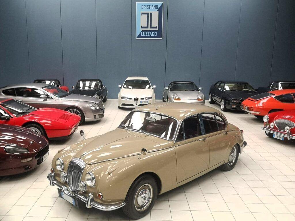 1969 Daimler V8 SALOON