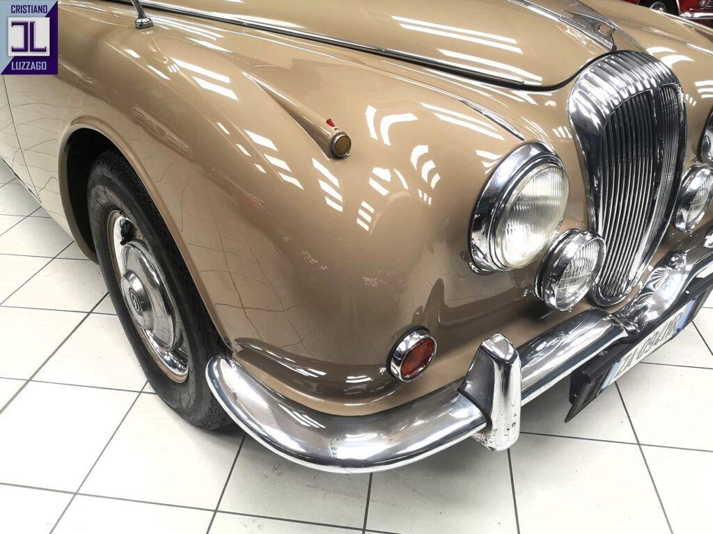 1969 Daimler V8 SALOON