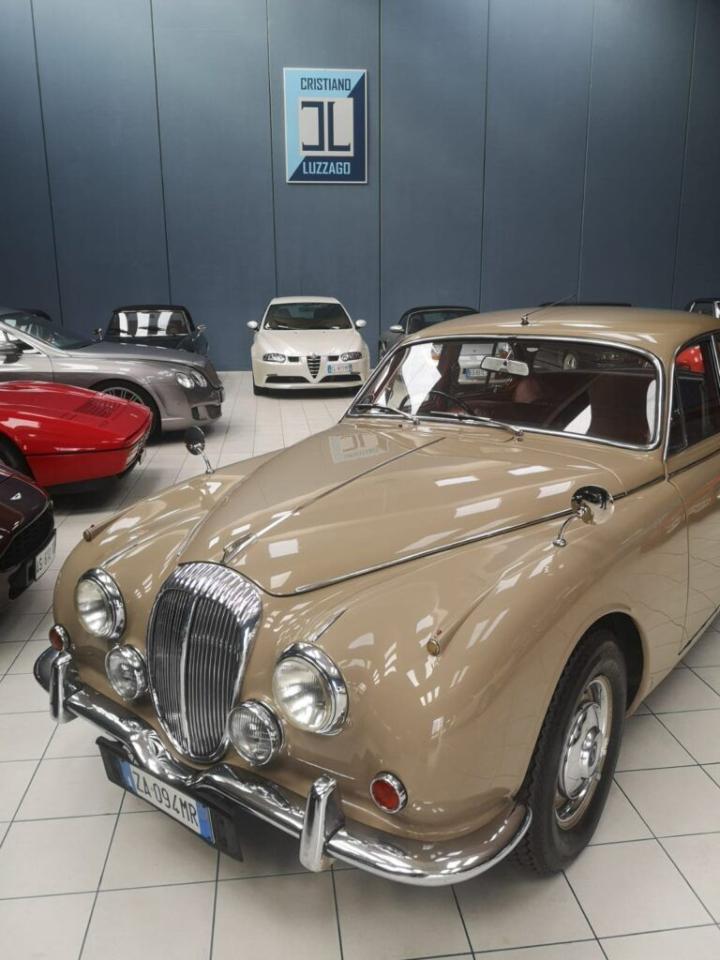 1969 Daimler V8 SALOON