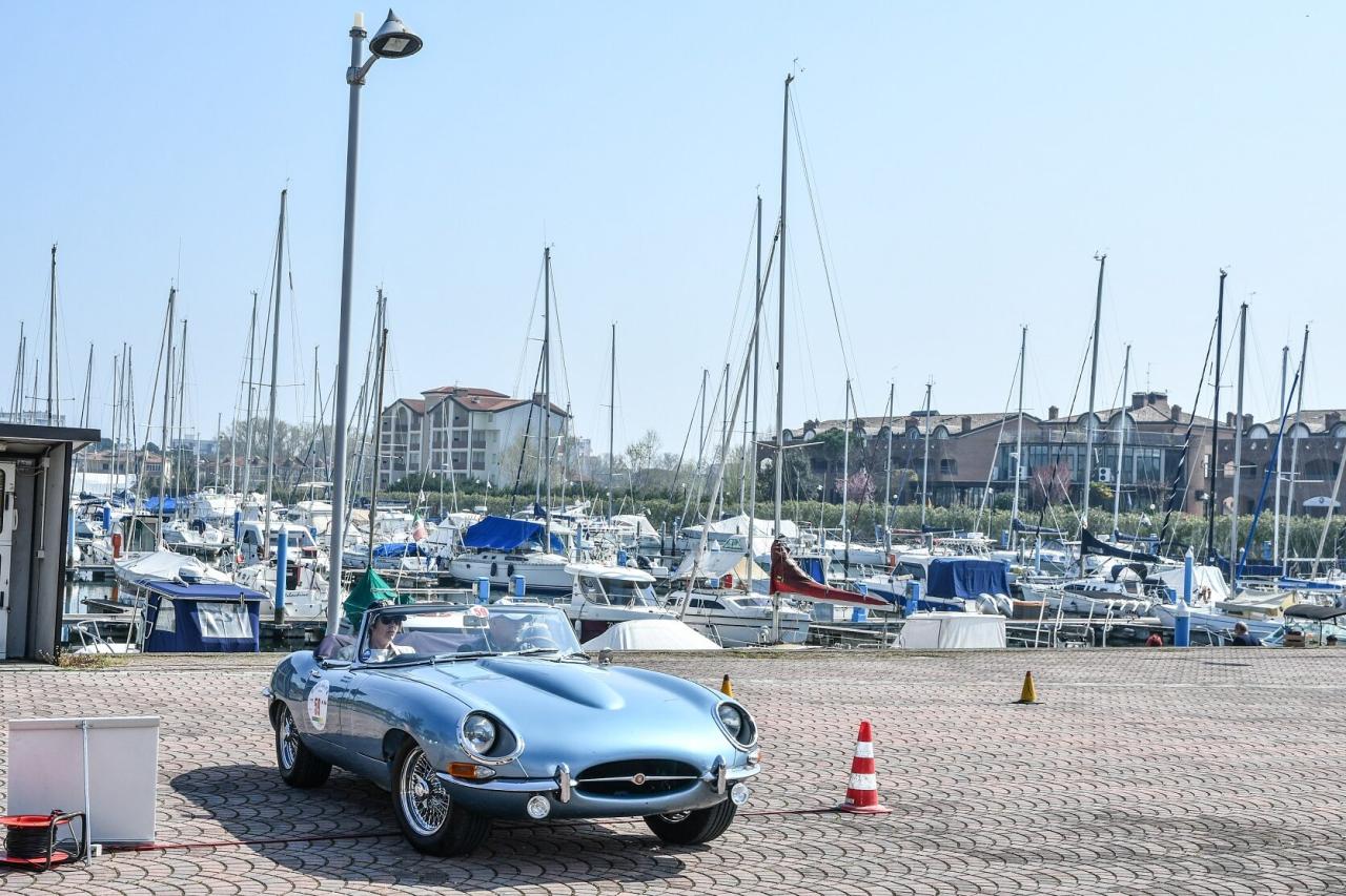 1965 Jaguar E TYPE ROADSTER S1