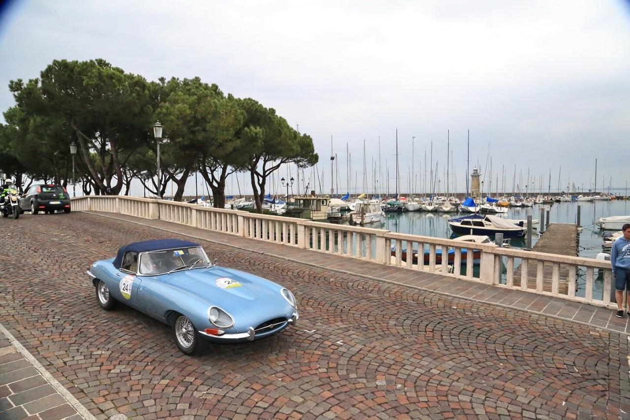 1965 Jaguar E TYPE ROADSTER S1