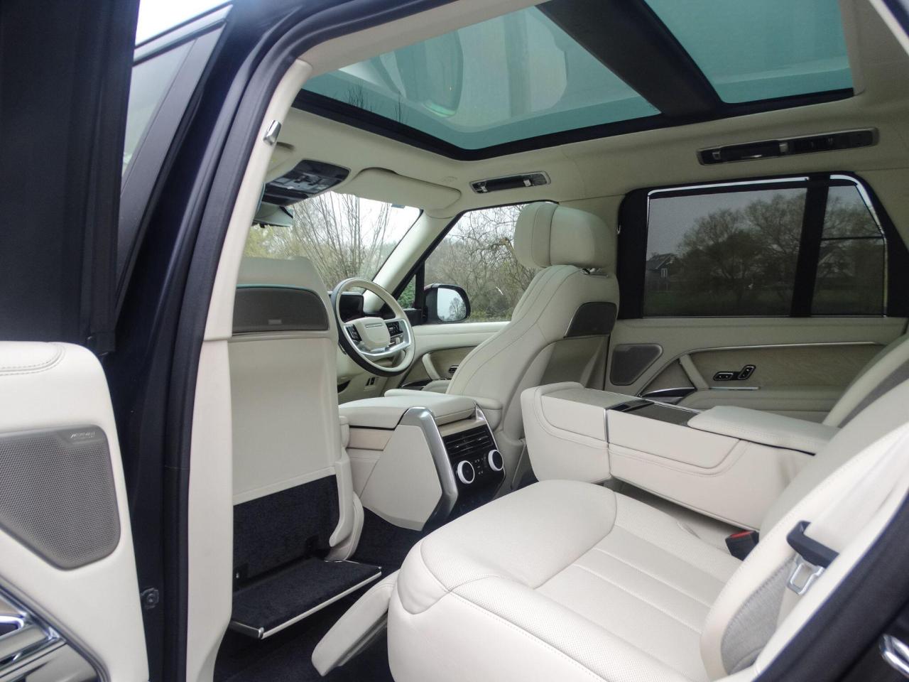 2023 Land Rover 3.0 P550e 38.2kWh SV Auto 4WD Euro 6 (s/s) 5dr