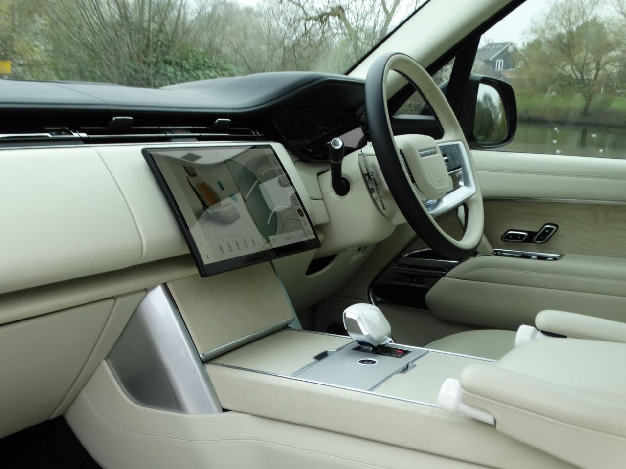 2023 Land Rover 3.0 P550e 38.2kWh SV Auto 4WD Euro 6 (s/s) 5dr