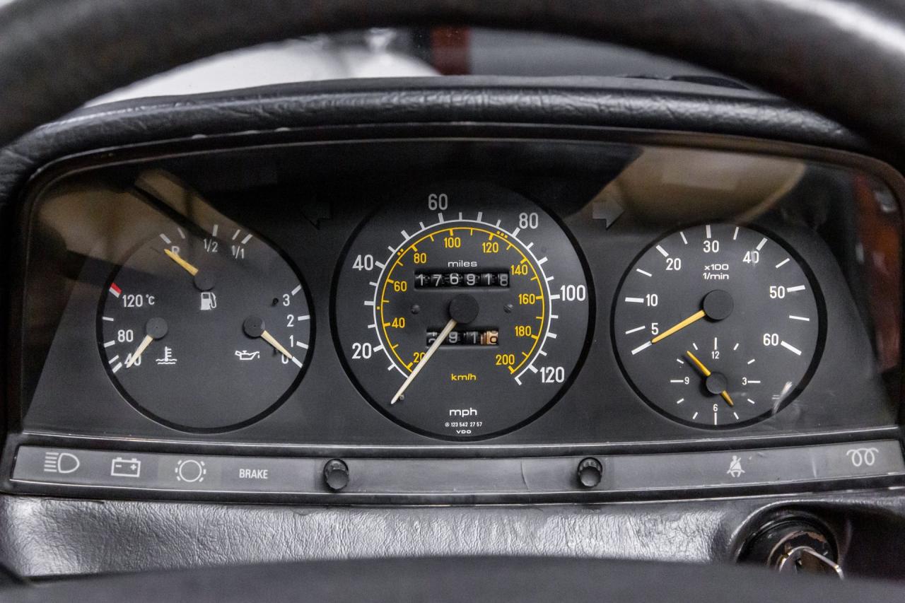 1985 Mercedes - Benz 300 CD COUPE