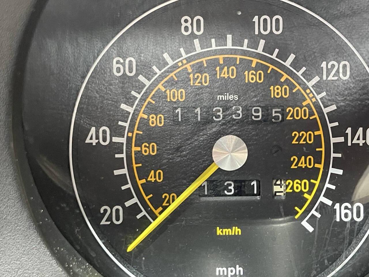 1989 Mercedes - Benz 560-Class