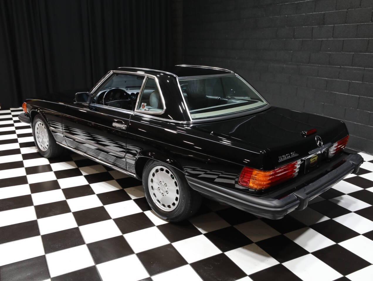 1989 Mercedes - Benz 560-Class