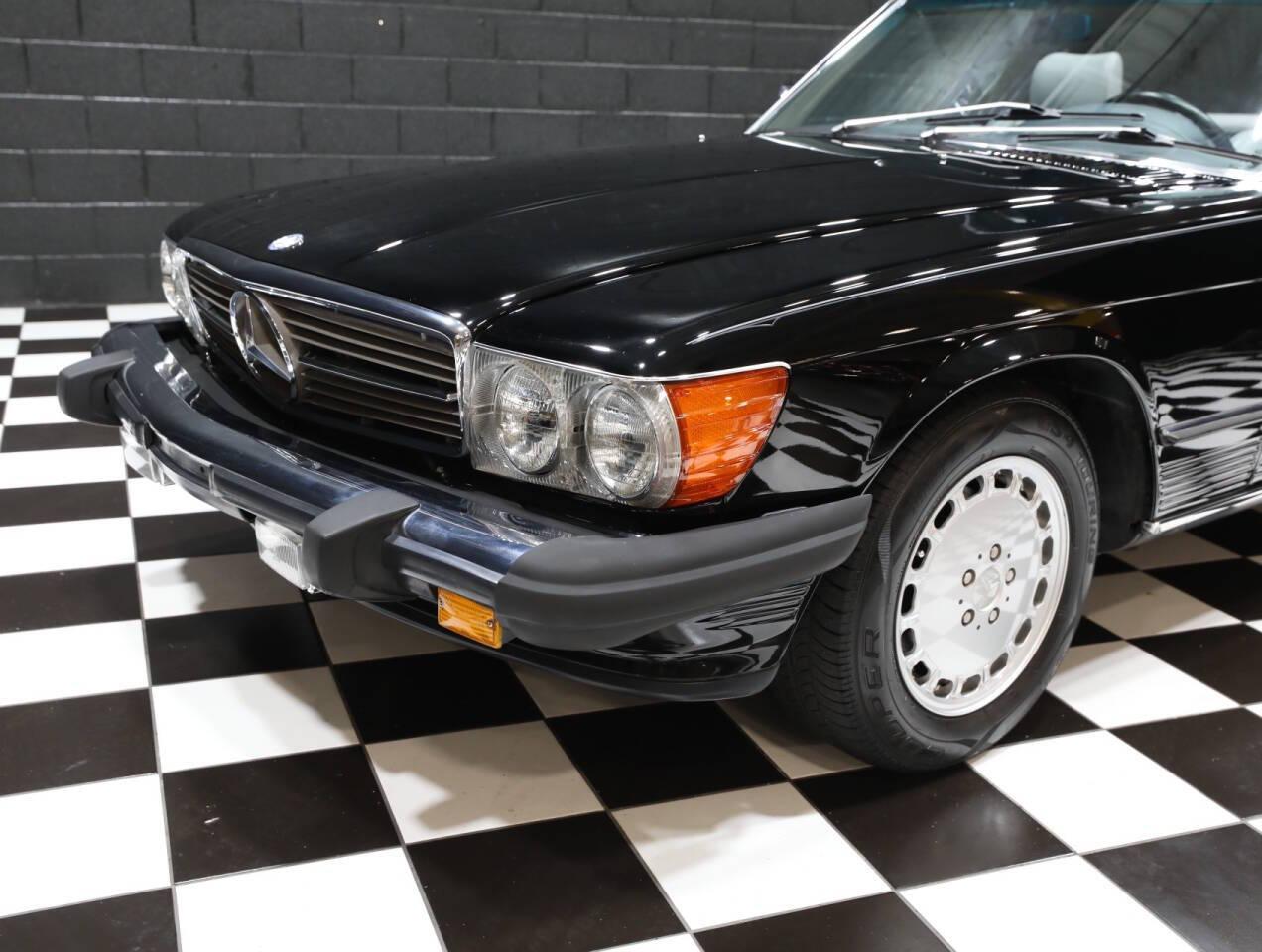 1989 Mercedes - Benz 560-Class