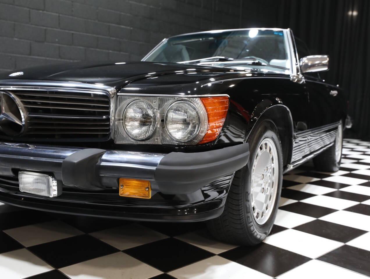 1989 Mercedes - Benz 560-Class