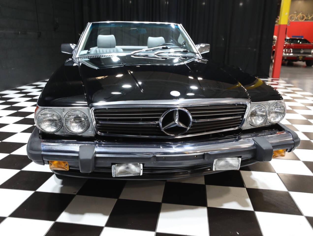 1989 Mercedes - Benz 560-Class