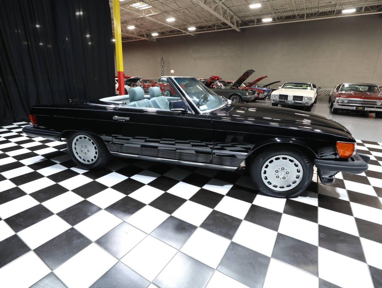 1989 Mercedes - Benz 560-Class