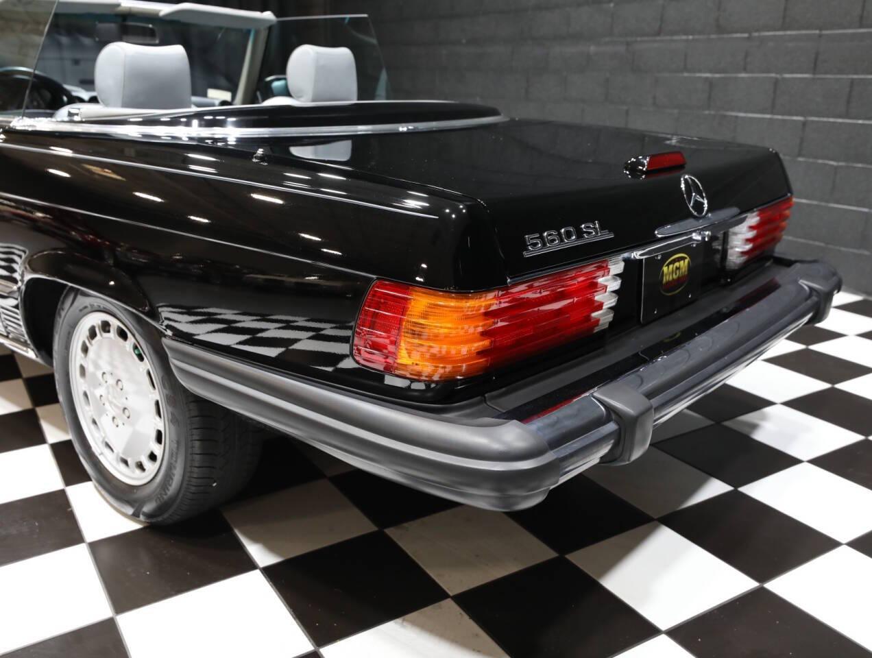 1989 Mercedes - Benz 560-Class