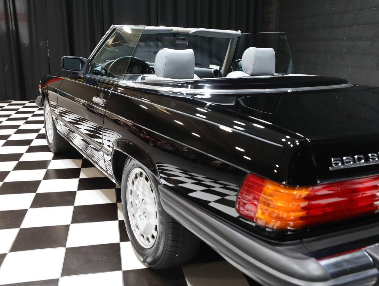 1989 Mercedes - Benz 560-Class